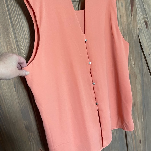 Ladies 2x peach no sleeve blouse - Picture 4 of 4